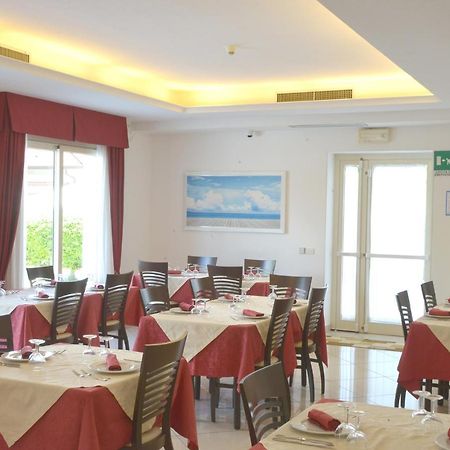 Hotel Pigalle Forte dei Marmi Buitenkant foto