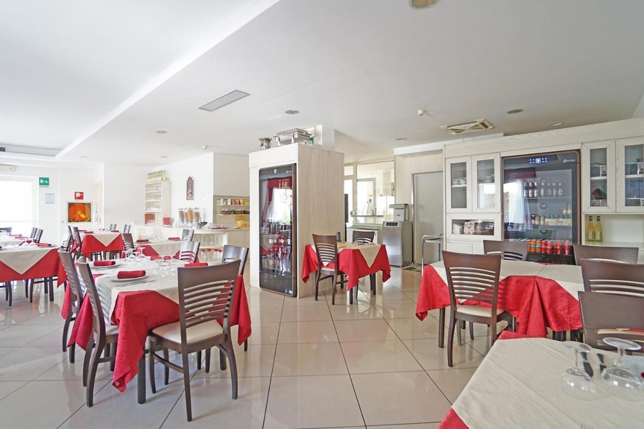 Hotel Pigalle Forte dei Marmi Buitenkant foto