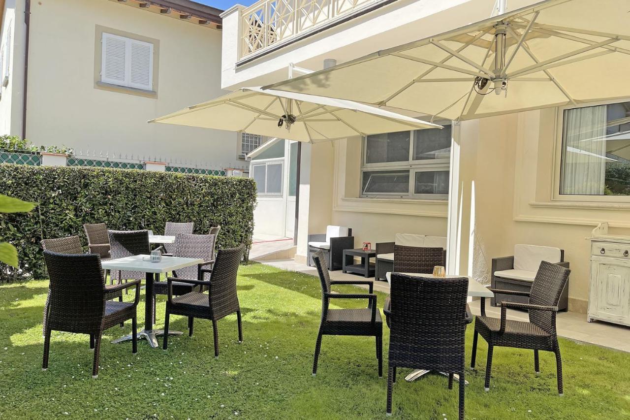 Hotel Pigalle Forte dei Marmi Buitenkant foto