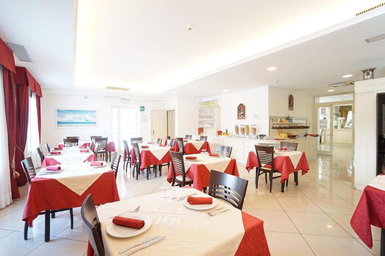Hotel Pigalle Forte dei Marmi Buitenkant foto