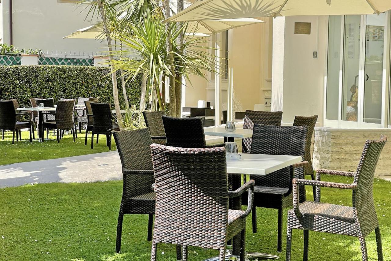 Hotel Pigalle Forte dei Marmi Buitenkant foto
